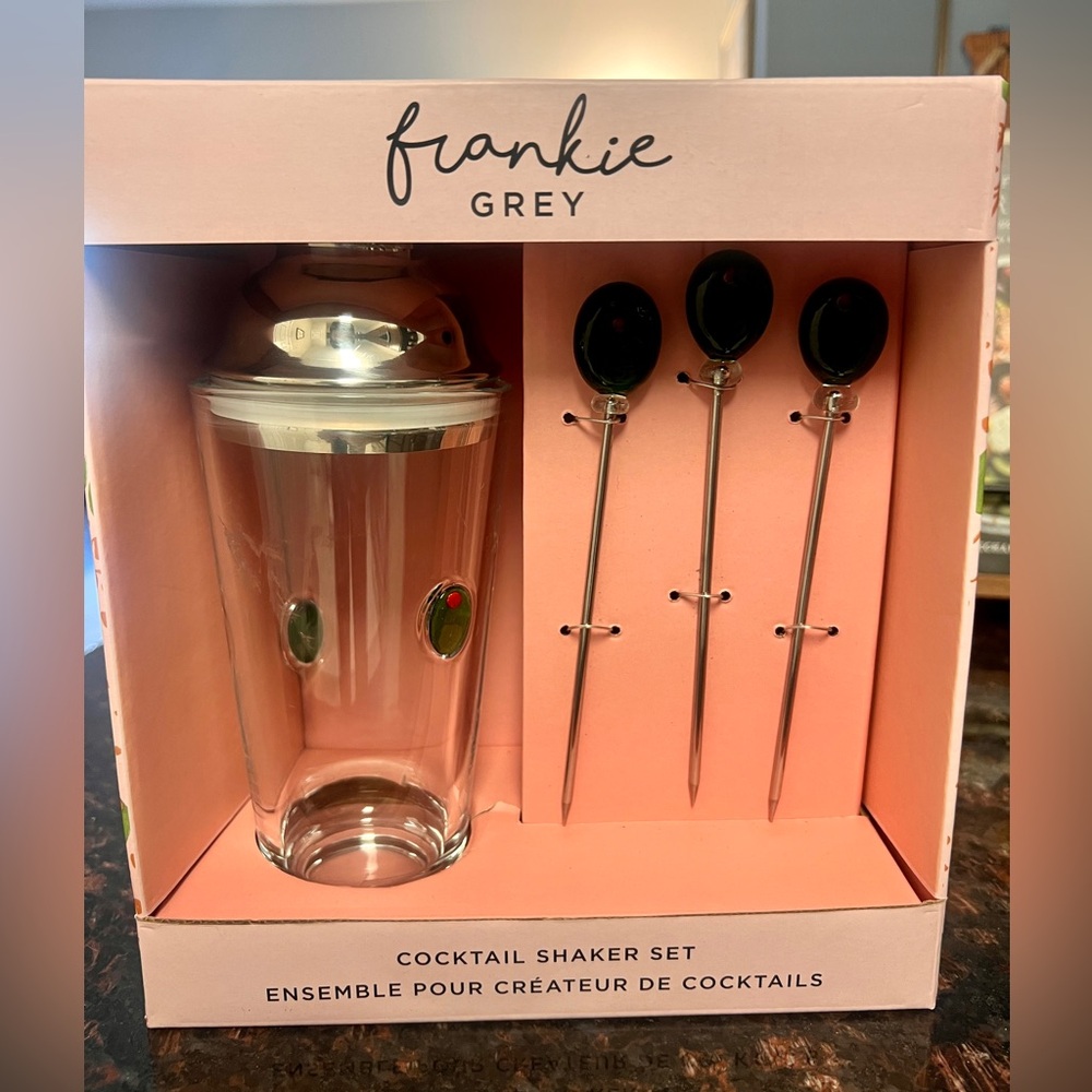 NIB Frankie Grey Cocktail Shaker Set Glass Green Olive Accents Barware 7”, 4 Pc - Picture 5 of 5